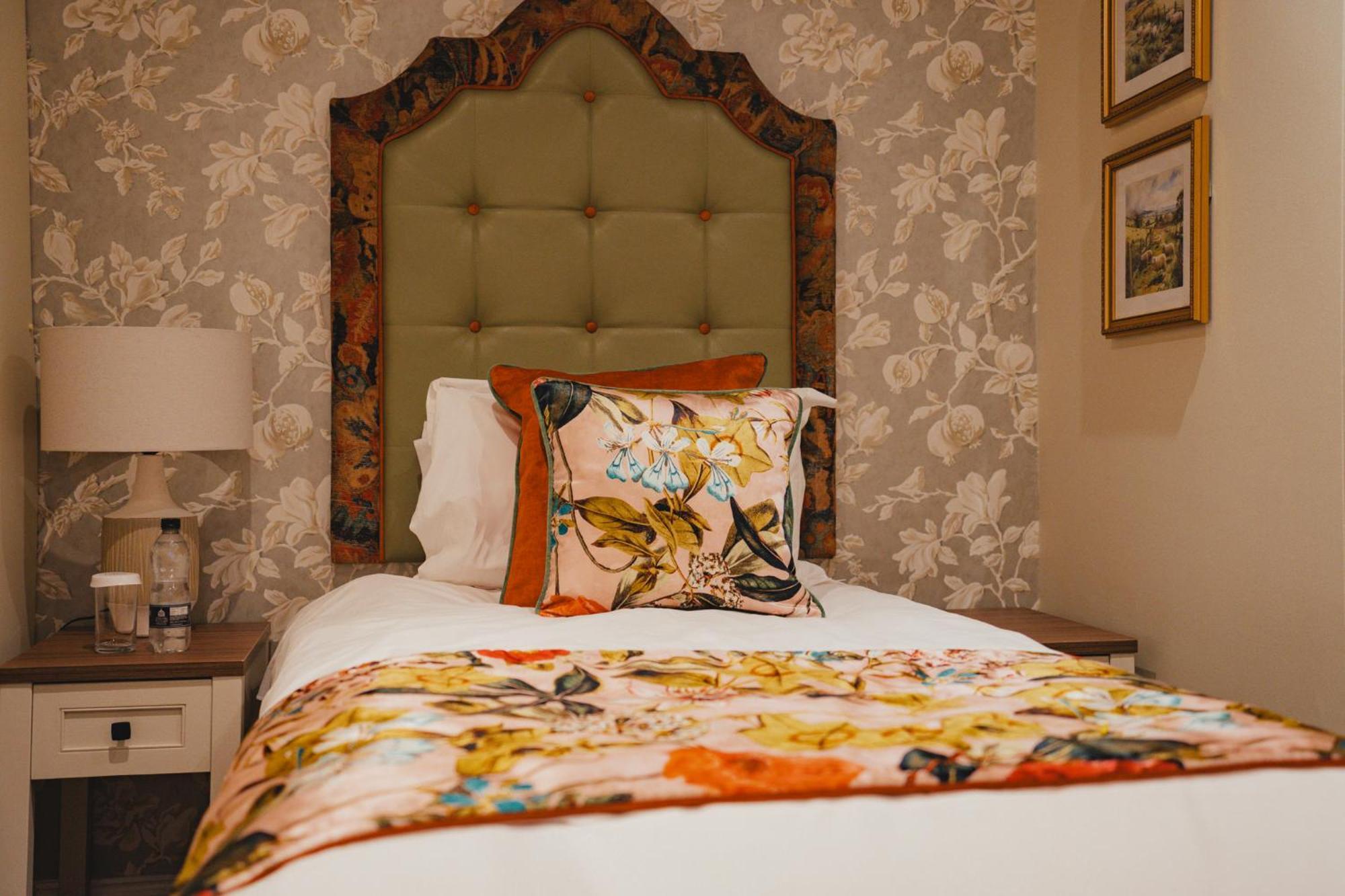 The Golden Fleece Hotel, Thirsk, North Yorkshire Екстер'єр фото