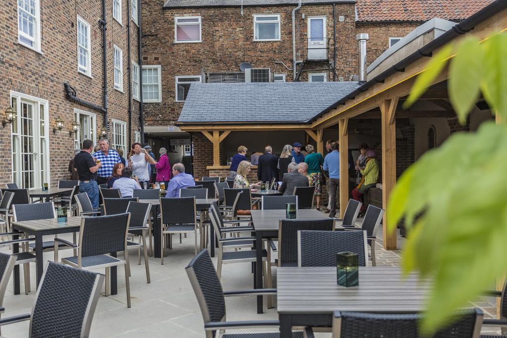 The Golden Fleece Hotel, Thirsk, North Yorkshire Екстер'єр фото