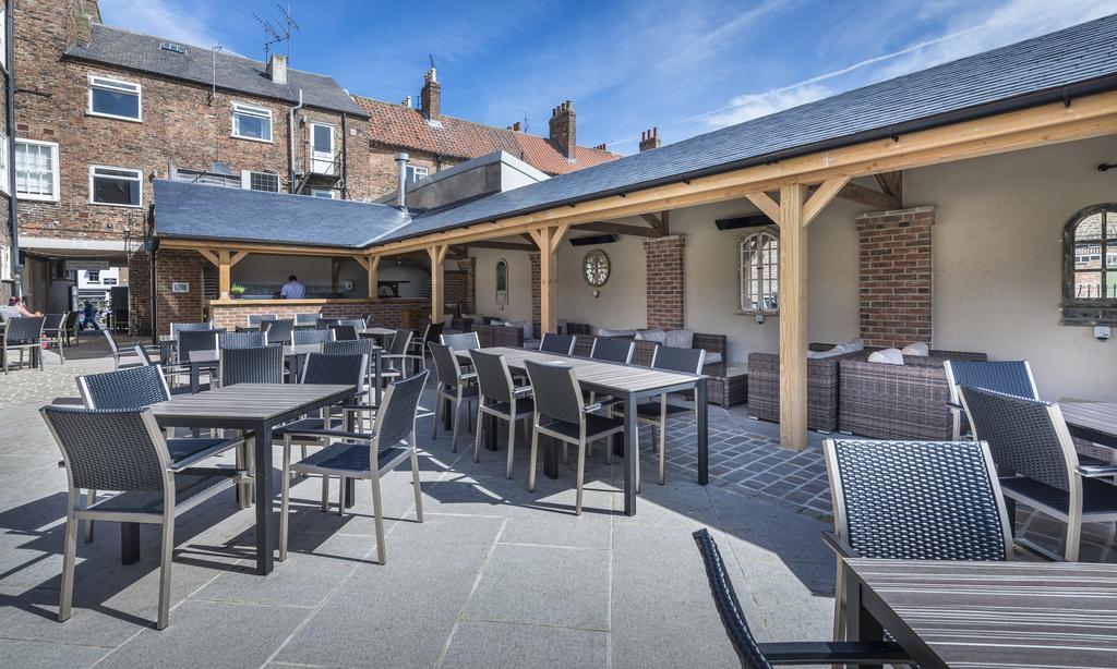 The Golden Fleece Hotel, Thirsk, North Yorkshire Екстер'єр фото