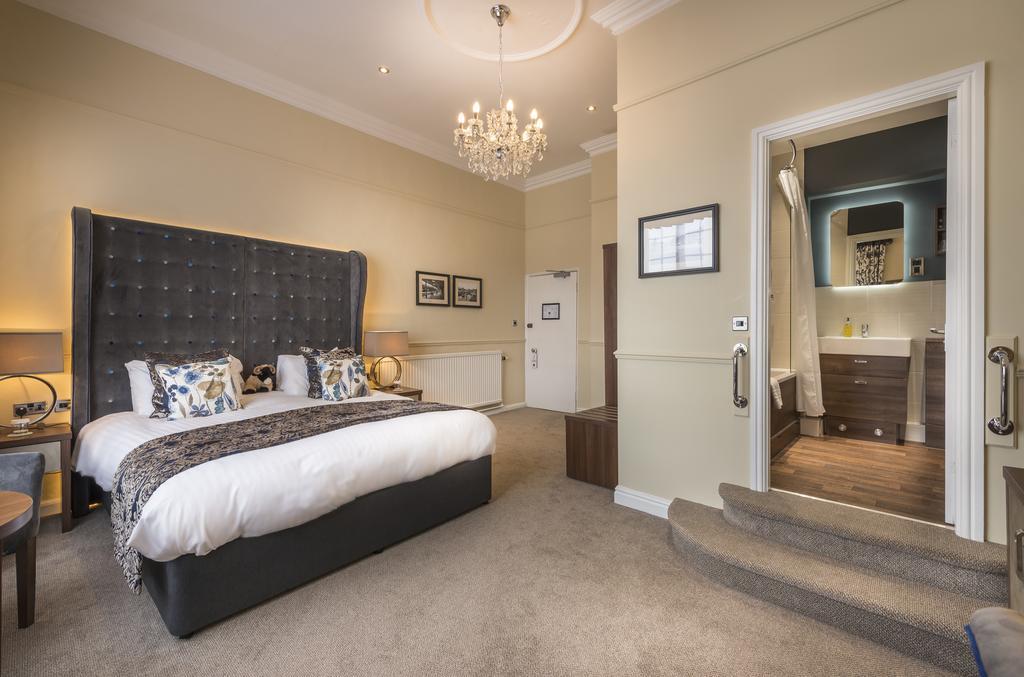 The Golden Fleece Hotel, Thirsk, North Yorkshire Екстер'єр фото