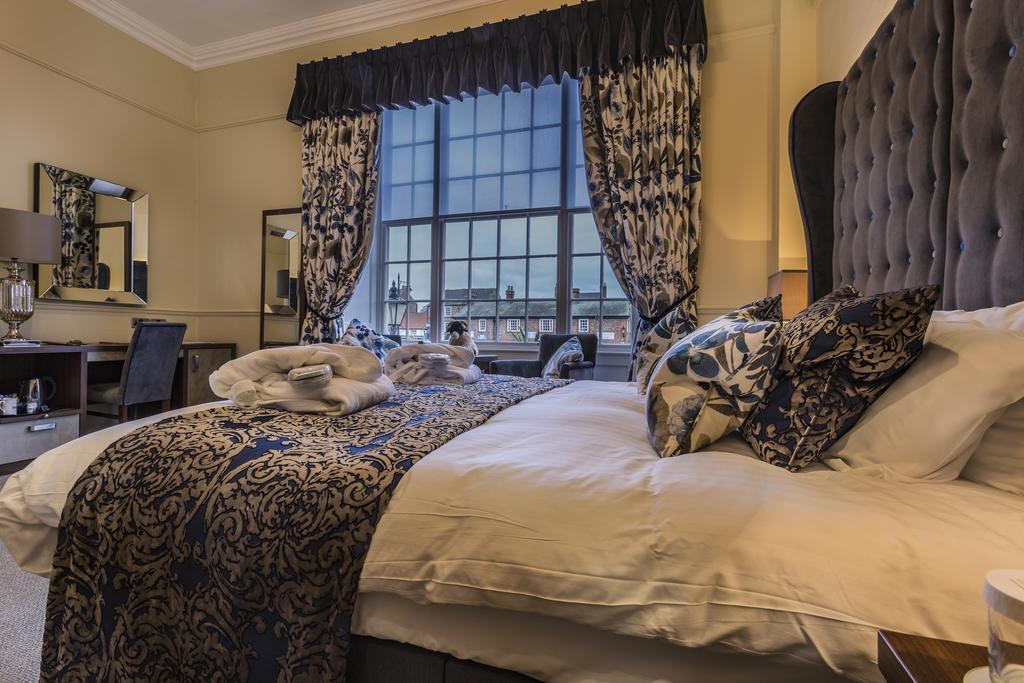 The Golden Fleece Hotel, Thirsk, North Yorkshire Екстер'єр фото