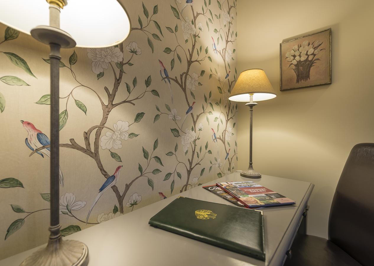 The Golden Fleece Hotel, Thirsk, North Yorkshire Екстер'єр фото